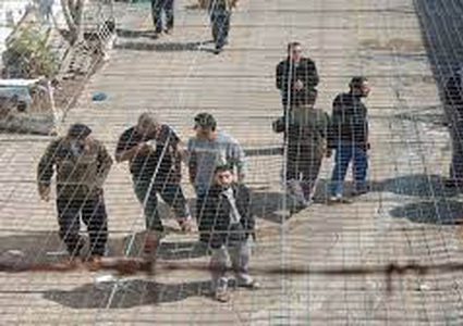 ثلاثة معتقلين إداريين من محافظة الخليل يواصلون إضرابهم المفتوح عن الطعام