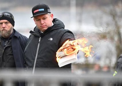 الشرطة السويدية تُصرّح بإحراق نسخة من القرآن