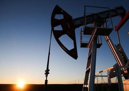 ارتفاع أسعار النفط مع تراجع يفوق التوقعات للمخزونات الأميركية