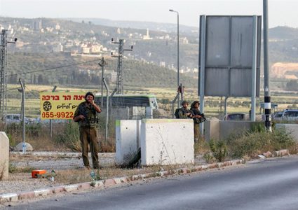 قوات الاحتلال تعتقل شابا من على زعترة