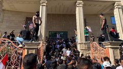 إحراق السفارة السويدية احتجاجا على حرق المصحف