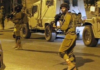 قوات الاحتلال تشدد من إجراءاتها العسكرية في محيط رام الله