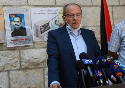 ذوقان: الأسرى في ريمون والنقب يعلنون الحداد على رحيل قدري أبو بكر