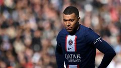 النجم الفرنسي كيليان مبابي على سوق انتقالات اللاعبين ويطلب مبلغا فلكيا