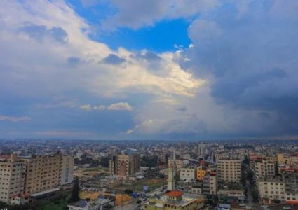 الطقس: أجواء غائمة جزئيا ودرجات الحرارة حول معدلها العام