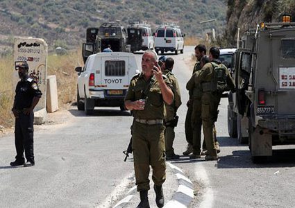 قوات الاحتلال تواصل حصار مسجد في مخيم جنين