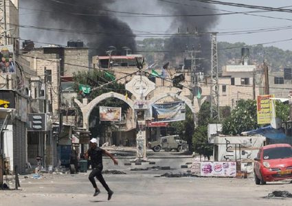 الهلال الأحمر: طواقمنا تعرضت لمضايقات الاحتلال خلال إخلاء المصابين في مخيم جنين