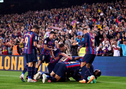 لاعب برشلونة يغير موقفه.. ويدرس عرض الهلال