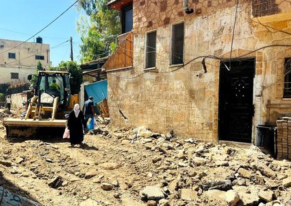 مواصلة الأعمال الميدانية لإزالة آثار عدوان الاحتلال على مخيم جنين