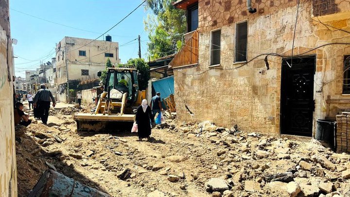 مواصلة الأعمال الميدانية لإزالة آثار عدوان الاحتلال على مخيم جنين