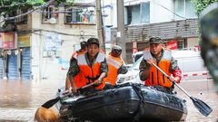 15 قتيلا جراء أمطار غزيرة جنوب غرب الصين