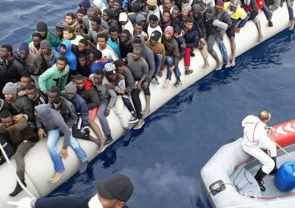 إنقاذ مهاجرين في إيطاليا ومالطا بينهم أطفال ونساء حوامل