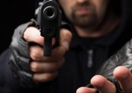 سطو مسلح على فرع بنك غرب الخليل