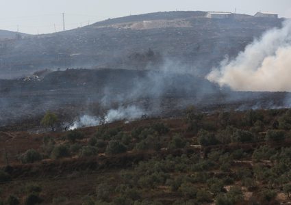 مستوطنون يحرقون عشرات أشجار الزيتون في بورين جنوب نابلس