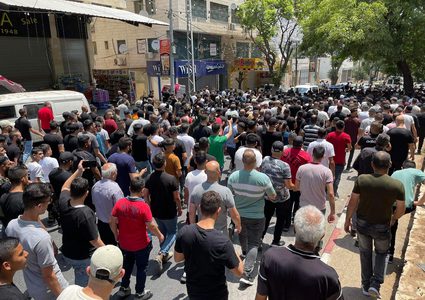 جماهير غفيرة في نابلس تشيّع جثماني الشهيدين مقبول وشاهين