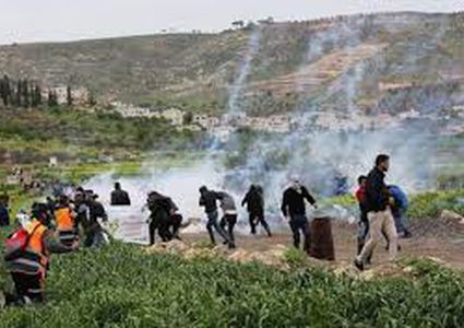 إصابات بالاختناق خلال قمع الاحتلال مسيرة ضد الاستيطان في برقة شمال غرب نابلس