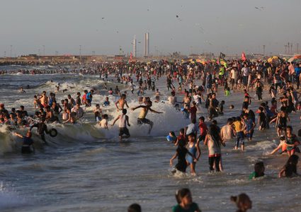 بلدية غزة تمنع السباحة في البحر بشكل كامل لـ 5 أيام