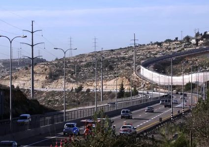 الاحتلال يفتتح شوارع استيطانية جديدة بالضفة المحتلة