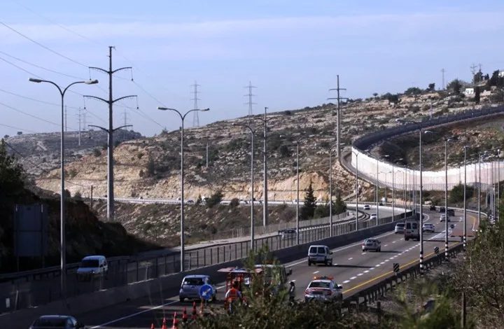 الاحتلال يفتتح شوارع استيطانية جديدة بالضفة المحتلة