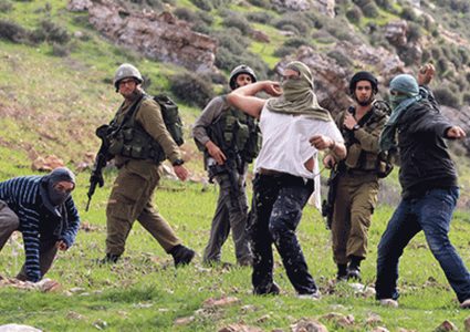 مستوطنون يهاجمون المزارعين ويلوثون مياه الشرب في التجمع البدوي غرب أريحا