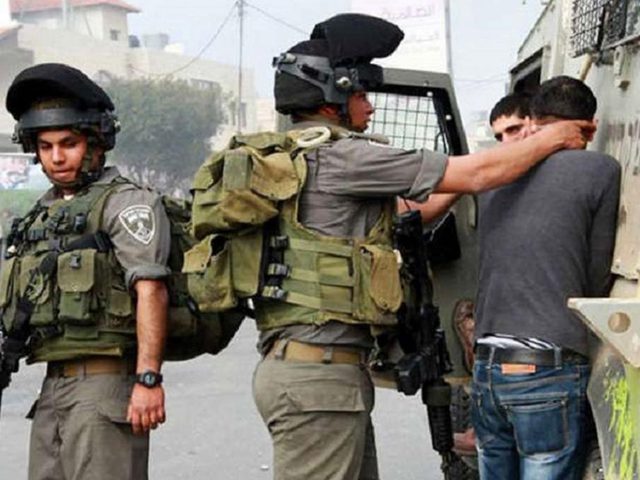 قوات الاحتلال تعتقل شابًا وتنفذ مداهمات بالضفة