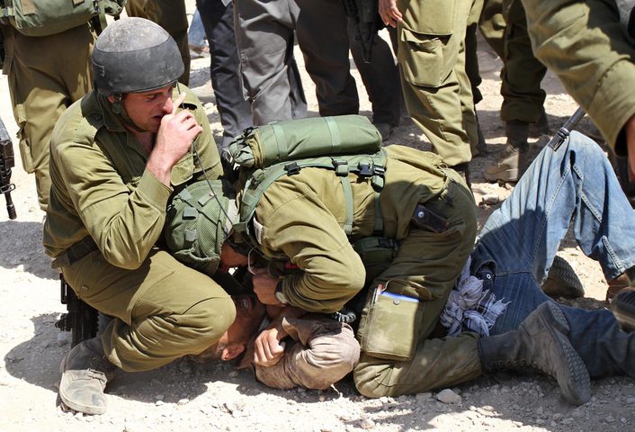 الاحتلال يعتدي على مسن فلسطيني قرب رام الله