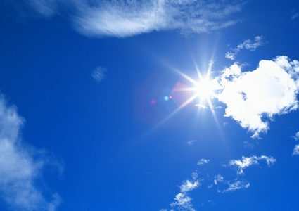 الطقس: أجواء حارة نسبيا اليوم وكتلة هوائية شديدة الحرارة تؤثر على البلاد