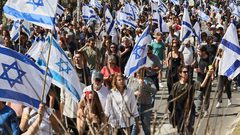 انطلاق احتجاجات عارمة رفضًا للبدء بتمرير خطة إضعاف القضاء