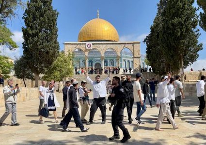 مستوطنون يقتحمون المسجد الأقصى