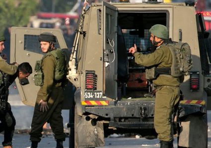 قوات الاحتلال تعتقل شابين من مخيم الجلزون شمال رام الله