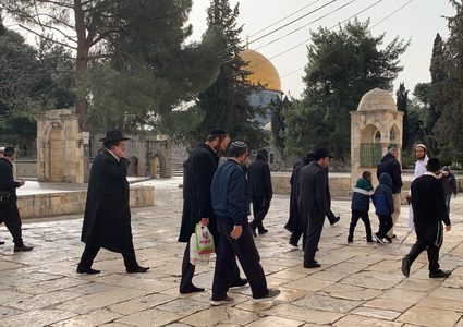 مستوطنون يقتحمون المسجد الأقصى