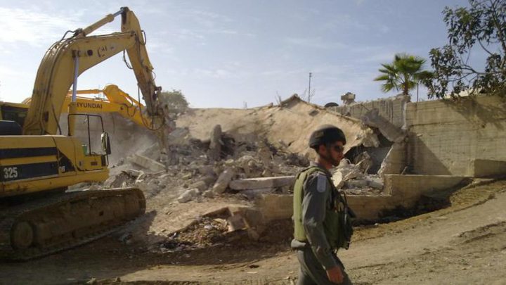 الاحتلال يهدم جدارا استناديا وعريشا في الطور ووادي الجوز بالقدس