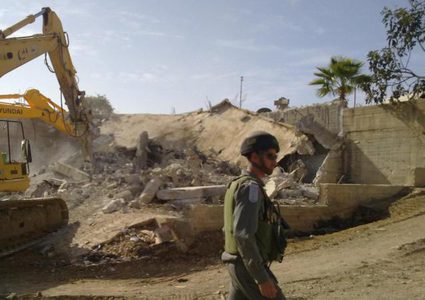 الاحتلال يهدم جدارا استناديا وعريشا في الطور ووادي الجوز بالقدس