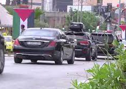 الرئيس عباس يزور جنين ومخيمها ويضع إكليل زهور على أضرحة الشهداء  (محدث)