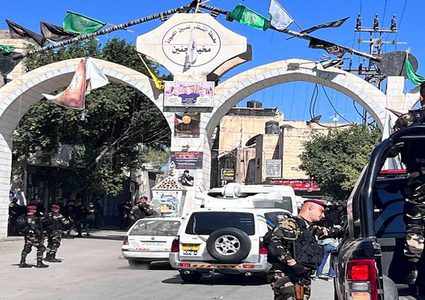 الاستعدادات من أمام مخيم جنين لاستقبال الرئيس محمود عباس