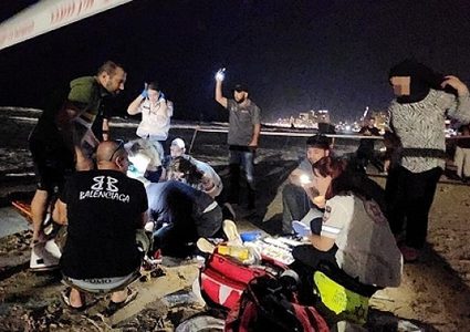 شابان بحالة حرجة إثر غرقهما في أحد شواطئ تل أبيب