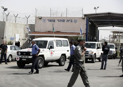 الاحتلال يفرج عن أسير من غزة بعد اعتقاله لـ21 عاما