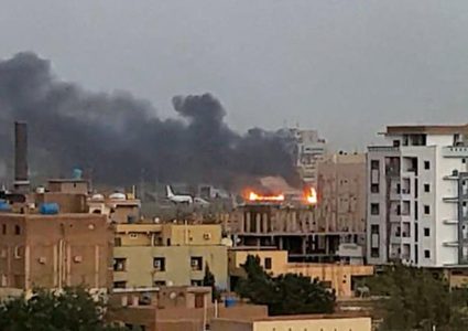 المبعوث الأممي: السودان على شفا "حرب أهلية شاملة"