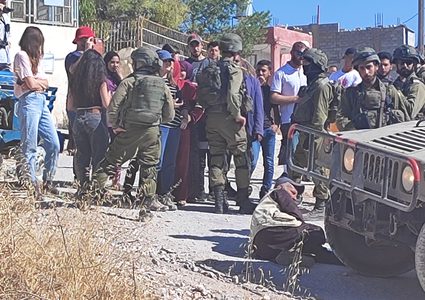 الاحتلال يعتقل مواطنين عقب مهاجمة مستوطنين منزلا في سبسطية