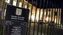 حرق نسخة من التوارة في السويد وغضب في اسرائيل