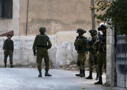 الاحتلال يعتقل شابا من قرية أبو انجيم جنوب بيت لحم