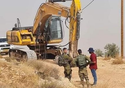 الاحتلال يستولي على جرافة من بلدة برطعة جنوب جنين