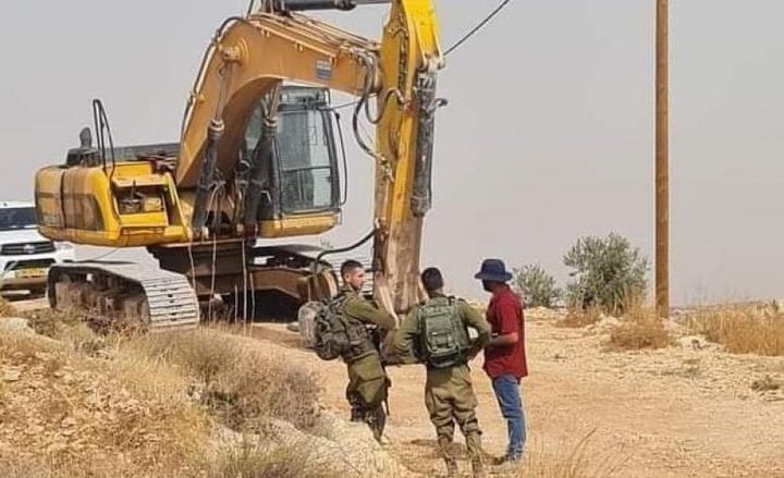 الاحتلال يستولي على جرافة من بلدة برطعة جنوب جنين