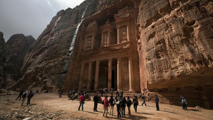 عائدات السياحة بالأردن تقفز 59.4% إلى 3.45 مليار دولار في النصف/1 من العام