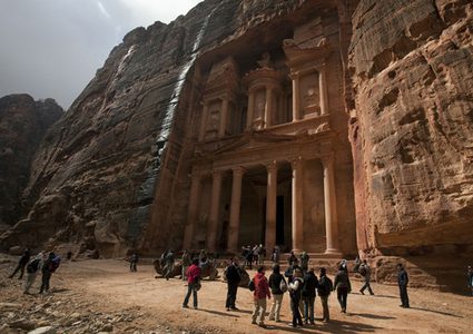 عائدات السياحة بالأردن تقفز 59.4% إلى 3.45 مليار دولار في النصف/1 من العام