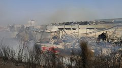 حريق ضخم في هاتاي التركية على الحدود مع سوريا