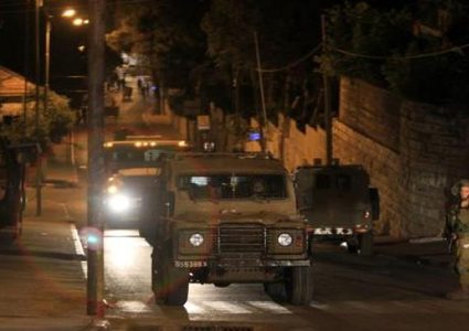 الخليل:إصابات بالاختناق خلال مواجهات مع الاحتلال في مخيم العروب