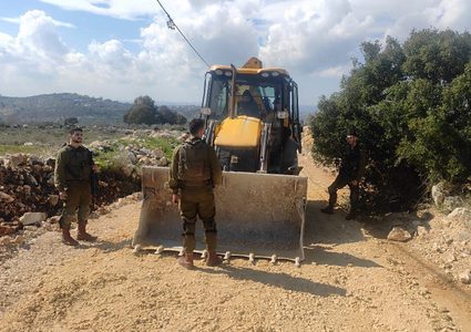 الاحتلال يستولي على جرافة من بلدة برطعة جنوب جنبن