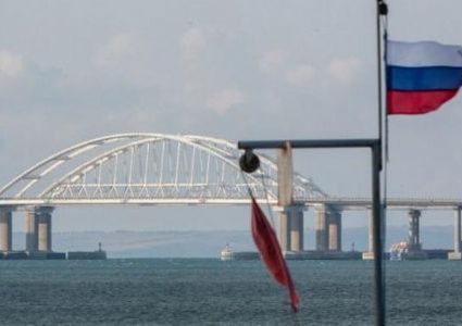 مقتل اثنين وإصابة ابنتهما في هجومين مزعومين على جسر القرم