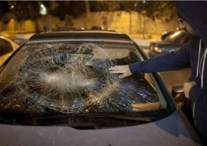 مستوطنون يهاجمون مركبات المواطنين في حوارة جنوب نابلس
